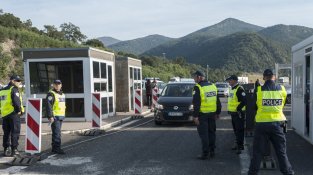Blindatge policial a la frontera