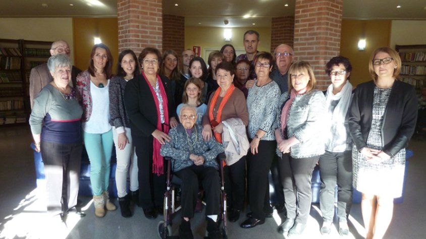 Antònia Quintana Cros amb tota la família per a celebrar els 100 anys. Felicitats Antònia!
