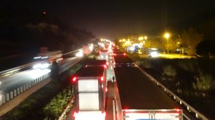 L'AP7 a la Jonquera col·lapsada en els darrers quilòmetres entre la Jonquera i el Portús a les 20.00 h