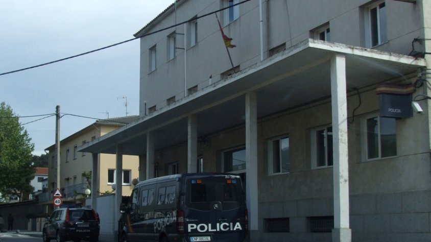 Imatge d'arxiu. Agents de la policia espanyola de la comissaria de la Jonquera van detenir 2 homes per un delicte de tràfic de drogues.