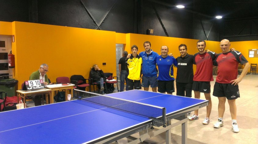 Una imatge dels equips que van participar en el partit de divendres passat