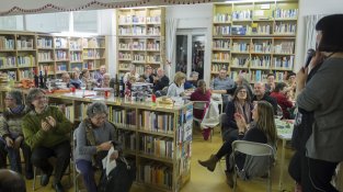 Maridatge de torrons, vin dolços i música a la biblioteca