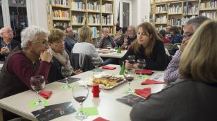 Maridatge de torrons, vin dolços i música a la biblioteca
