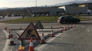 Els operaris de Foment no enllesteixen la illeta dels bombers