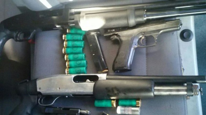 Les armes que la policia van trobar a dins del cotxe que van poder aturar