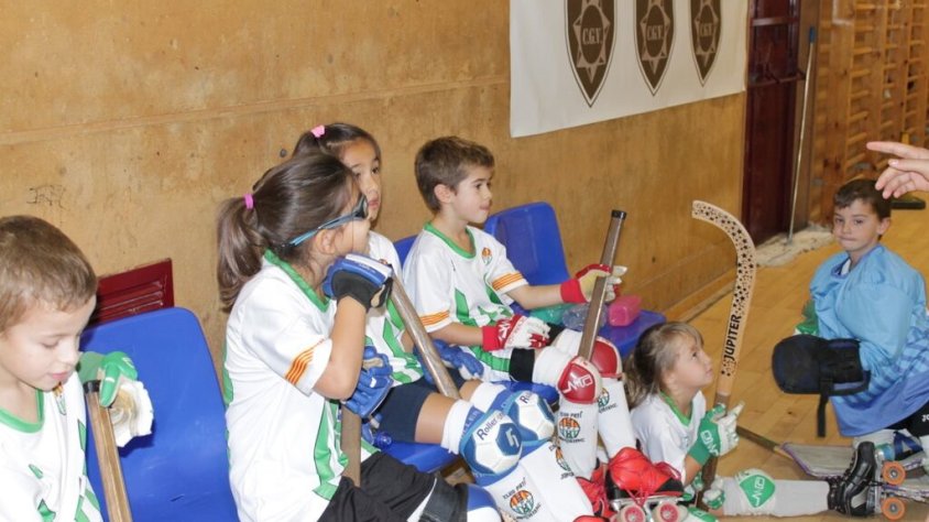 Una imatge de la banqueta en el partit protagonitzat per l'iniciació B del CP Jonquerenc