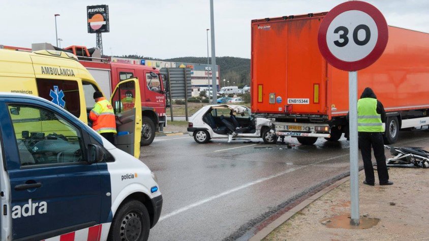Greu accident a la rotonda de Mas Morató amb la N-II