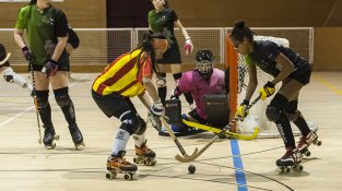 Una imatge del partit d'hoquei femení contra contra el Riells