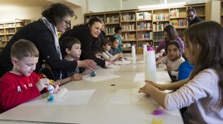 Can laporta i la biblioteca de la Jonquera han acollit aquesta Setmana Santa tallers d'ous de Pasqua