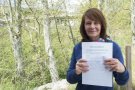 Empordanesos que treballen a la Jonquera recullen firmes per reclamar solucions a l'N-II