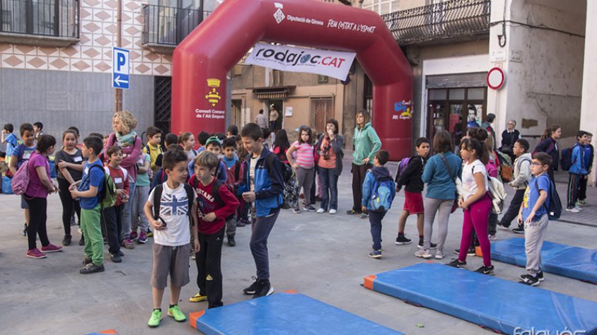 El Rodajoc va passar ahir divendres per carrers i places de la Jonquera