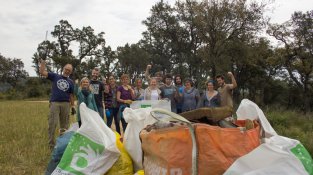 Els veïns de l'Estrada denuncien els residus que generen la prostitució i el consum de drogues
