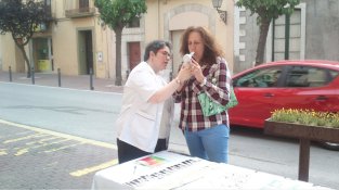 L'equip del CAP Dr. Subirós al carrer Major de la Jonquera aquest matí en la  XVIIa Setmana sense fum