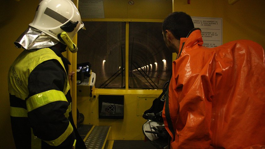 Imatges del simulacre d'avui al Túnel d'el Portús