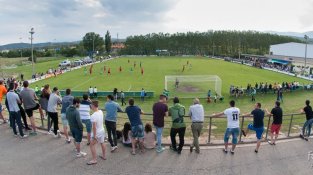 Molt d'ambient al partit jugat al camp municipal de Les Forques, on l'afició jonquerenca es va bolcar en donar suport a l'equip