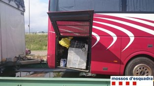 Els dos autobusos eren de línia regular amb remolc i venien de França amb destí al Marroc.