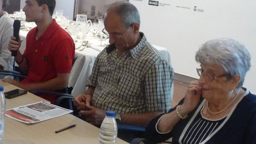 Jamal Waez , José Mata i Maria Gràcia Lacruz, van explicar dilluns a la Jonquera, vivències d'exili distants en el temps i alhora molt semblants