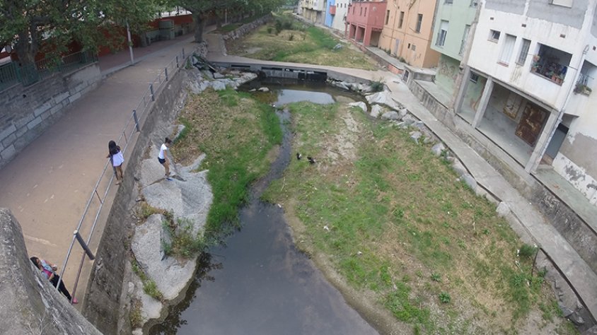 Imatge del Riu Llobregat l'1 juliol de 2016 en el tram urbà