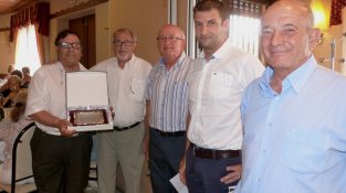 Fotografies de l'entrega de plaques als socis que enguany compleixen 90 anys
