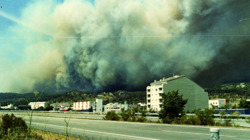 Imatge de l'incendi que v afectar la Jonquera el juliol de 1986