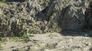 Santa Maria de Panissars, construït sobre les restes romanes del Mansio Summum Pyrenaeum, punt d'unió entre la Via Domitia i la Via Augusta)