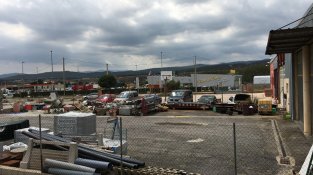 La comissaria es construirà a prop d'aquest terrenys que actualment ocupen us magatzems municipals