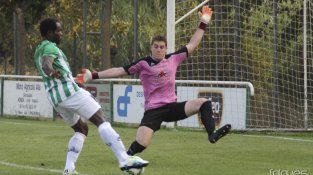 La UE la Jonquera va aconseguir el primer triomf en la categoria gràcies a un solitari gol de Coro contra el Vilassar de Mar