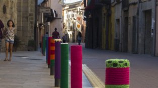 El Yarn Bombing al carrer posa en marxa la Festa Major de 2016