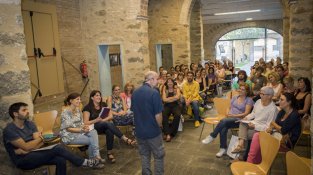 Imatges de la jornada de formació de les escoles a Can Laporta