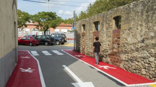 Imatges de la nova senyalització horitzontal al carrer del Pont de la Jonquera