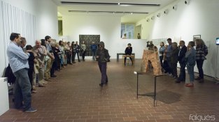 Imatges de la inauguració de l'exposició del MUME organitzada per denunciar la crisi dels refugiats