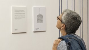 Imatges de la inauguració de l'exposició del MUME organitzada per denunciar la crisi dels refugiats