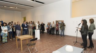 Imatges de la inauguració de l'exposició del MUME organitzada per denunciar la crisi dels refugiats