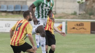 Imatges del partit disputat a Les Forques entre la la Jonquera i el Sant Andreu, amb empat a zero
