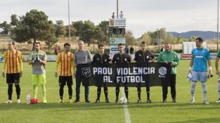 Imatges del partit disputat a Les Forques entre la la Jonquera i el Sant Andreu, amb empat a zero