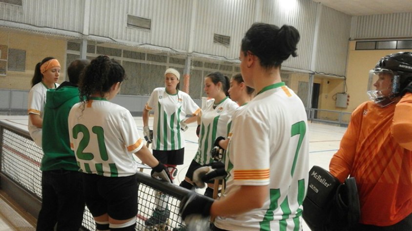 El sènior femení va disputar un partit amb final d'infart a la pista del CH Vilassar.