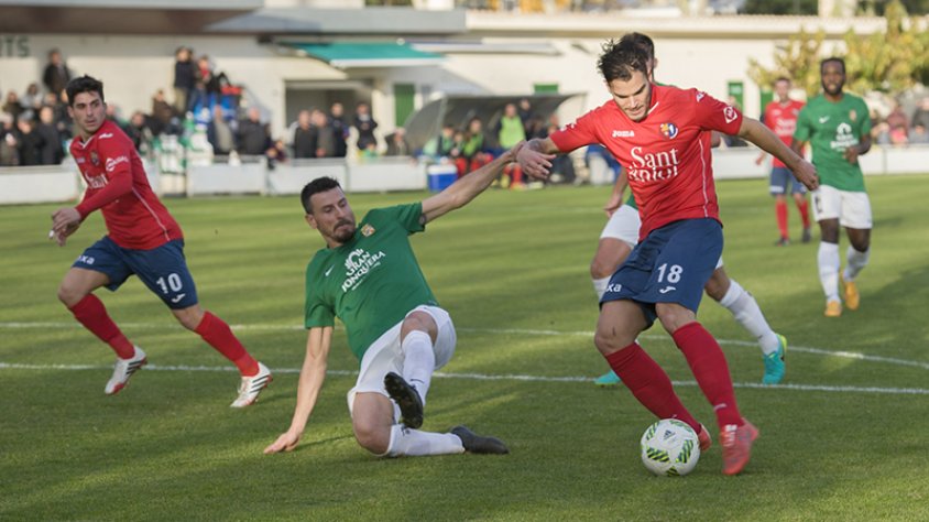 Una imatge del partit disputata a la primera volta entre l'Olot i la Jonquera