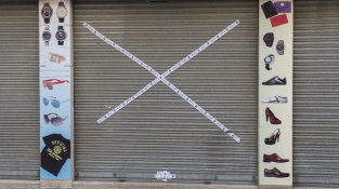Precintats i sense data per a la reobertura. Així estaven els comerços l'endemà de la macrooperació.