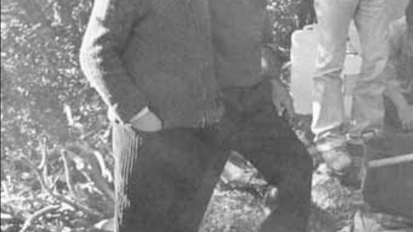 Mario Artizà, en primer terme i ma dreta a la butxaca,  a principis de la dècada dels 80