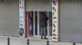 Reobertura progressiva de les botigues del Portús i la Jonquera