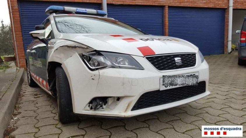 Així va quedar el vehicle del control de Mossos de trànsit