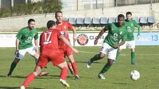 Imatges del partit de 3a divisió entre la Jonquera i el Terrassa