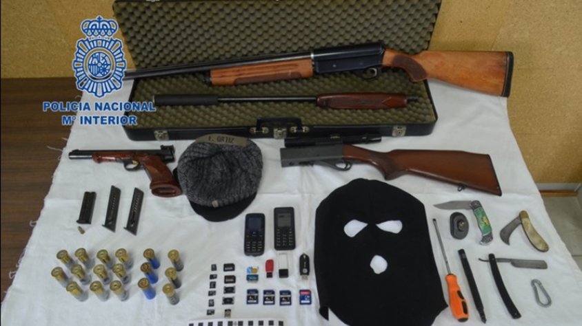 Imatge de les armes i la resta de material comissat per la policia espanyola