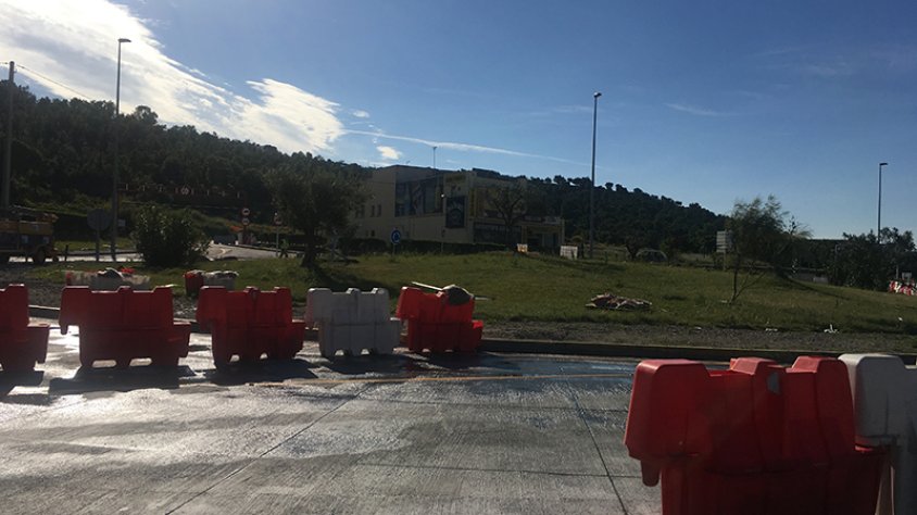 Estat de les obres a la rotonda dels bomebrs aquesta setmana passada