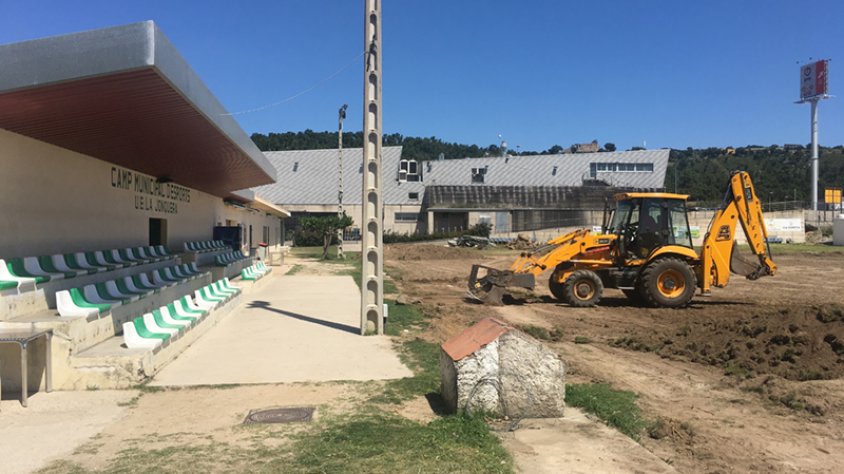 Les obres del canvi de gespa en una imatge captada dimecres