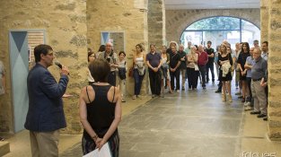 Moment de la inauguració de l'exposició "La Jonquera, de petita vila a població global" a Can Laporta
