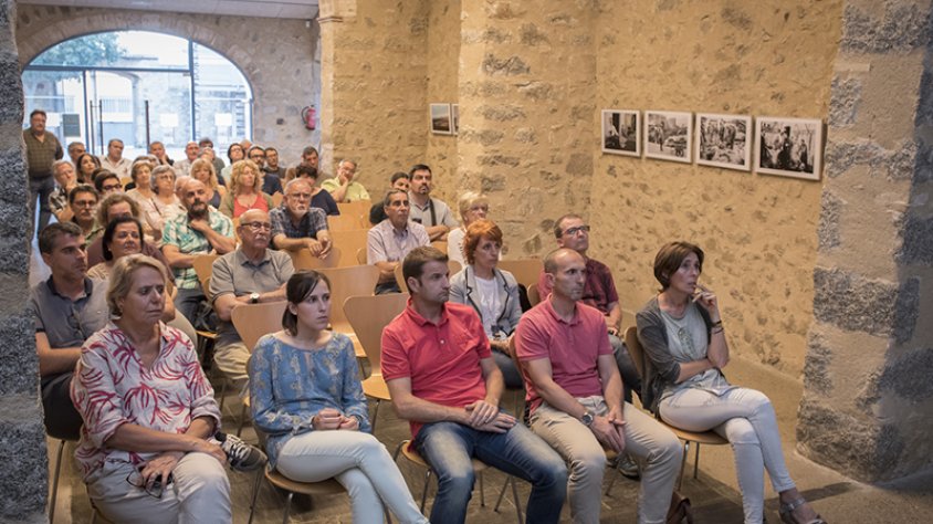Presentat a Can Laporta l'estudi del projecte de reforma del carrer Major amb uns baixos gairebé plens