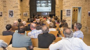 Presentat a Can Laporta l'estudi del projecte de reforma del carrer Major amb uns baixos gairebé plens