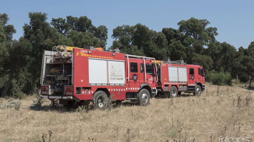 Incendi provocat per un camió a l'AP7 dins el terme municipal d'Agullana