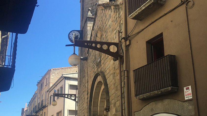 Façana de l'església parroquial de Santa Maria de la Jonquera